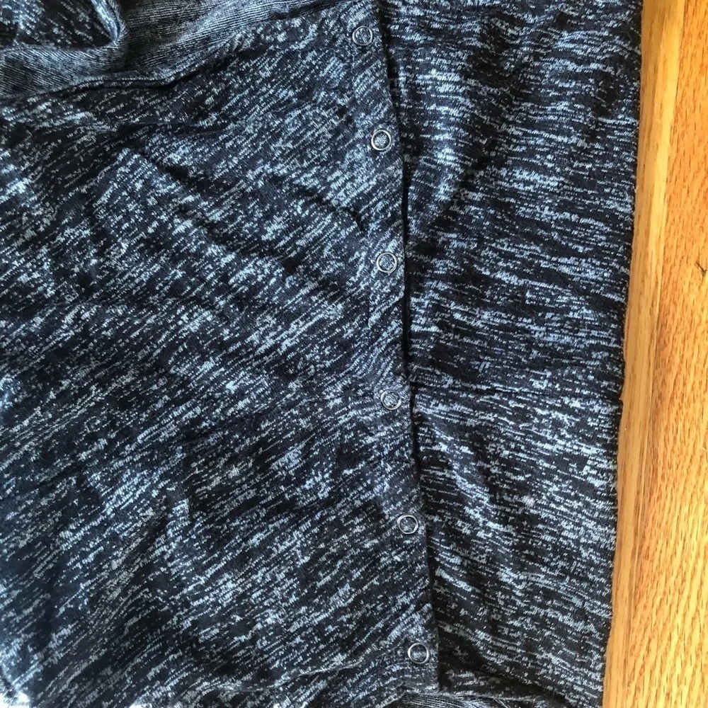 DKNY Jeans infinity neck shirt - Picture 7 of 7
